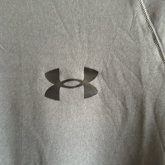 Men’s Small Under Armour Gray Short Sleeve Shirt - Picture 3 of 4